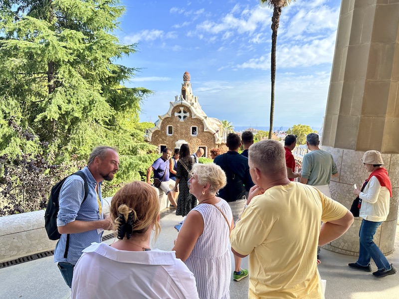 Private Barcelona in a Day Tour with Sagrada Familia and Park Guell